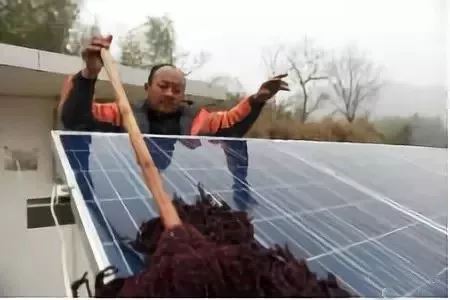 光伏電站不容忽視的維護保養問題(圖1) 光伏發電清洗