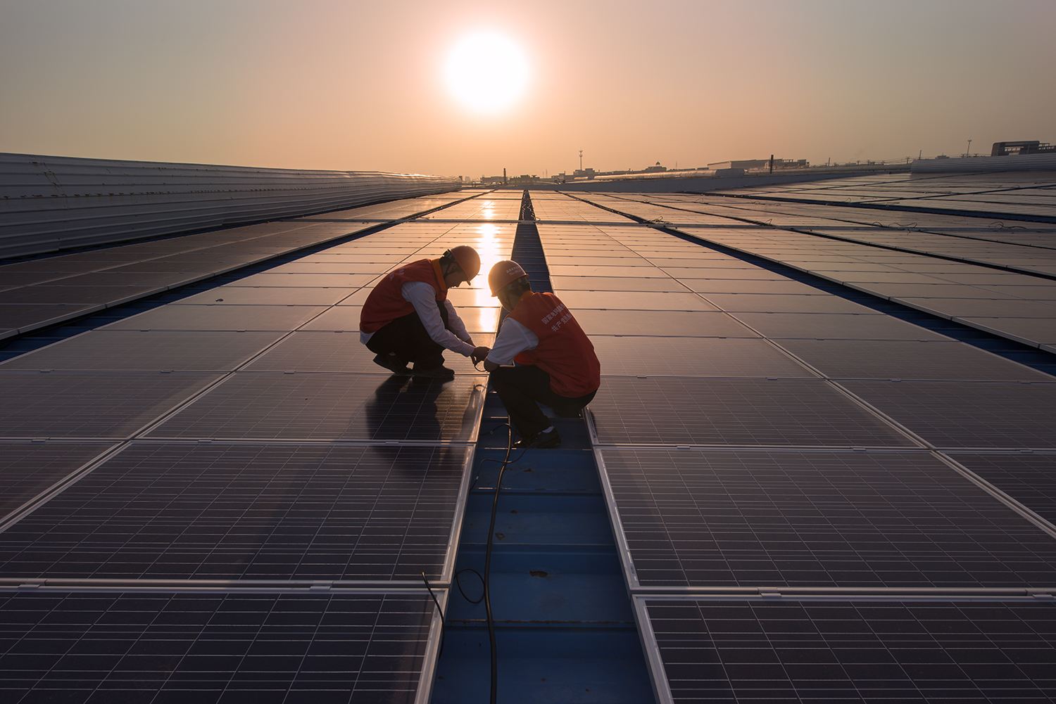 家庭光伏電站什么時候發電量最多?(圖2) 戶用光伏發電