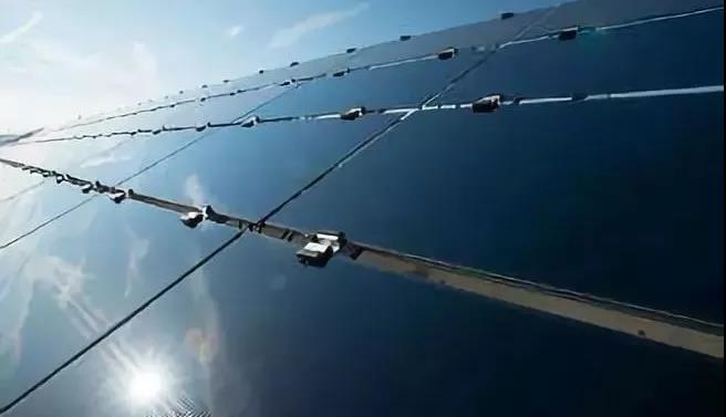 鈣鈦礦電池:噱頭,還是光伏行業(yè)的重大變革?(圖3) 光伏發(fā)電板